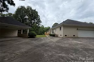 128 Temple Ln, Blacksburg, SC 29702 - Photo 3
