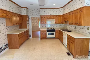 128 Temple Ln, Blacksburg, SC 29702 - Photo 7