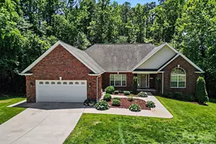 1436 20th Ave Pl NE, Hickory, NC 28601 - Photo 1