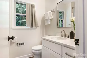 11510 Painted Tree Rd, Charlotte, NC 28226 - Photo 17