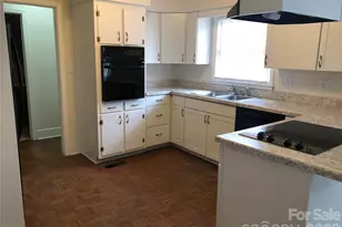 128 Woodlynn Dr, Charlotte, NC 28214 - Photo 11