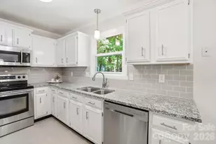 8211 Mahogany Dr, Charlotte, NC 28227 - Photo 9
