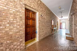 7226 Quail Meadow Ln, Charlotte, NC 28210 - Photo 3