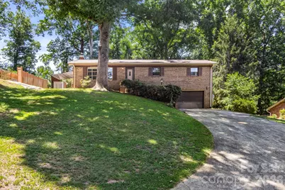 2951 7th Street Drive NE, Hickory, NC 28601 - Photo 1