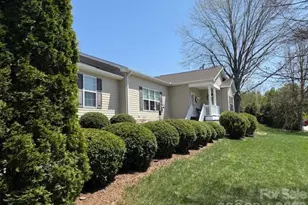 34 Middle St, Hendersonville, NC 28792 - Photo 3
