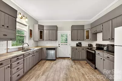 320 E 3rd Avenue, Gastonia, NC 28054 - Photo 9