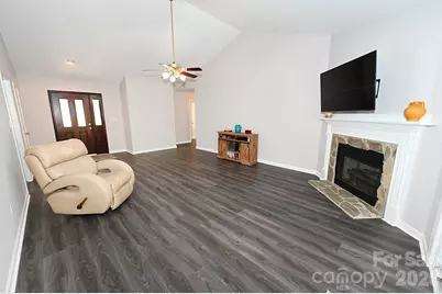 1035 E 24th Street, Newton, NC 28658 - Photo 7