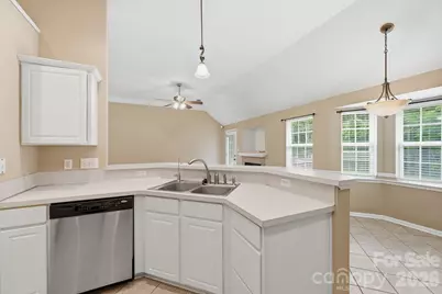 9421 Foggy Meadow Road, Charlotte, NC 28269 - Photo 15