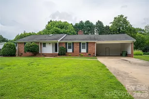 225 Dogwood Dr, Mount Holly, NC 28120 - Photo 1
