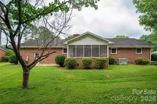 225 Dogwood Dr, Mount Holly, NC 28120 - Photo 3