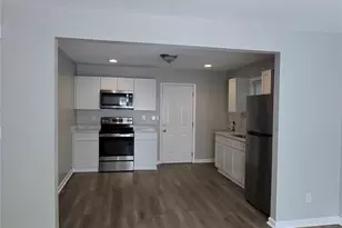 6817 Deanwood Pl, Charlotte, NC 28217 - Photo 3