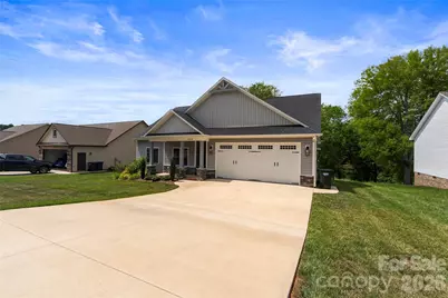 4944 Southview Drive, Hickory, NC 28602 - Photo 3