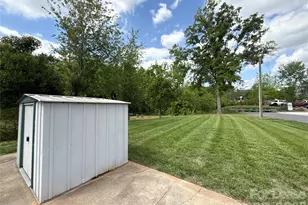 300 E Peterson Dr, Charlotte, NC 28217 - Photo 17