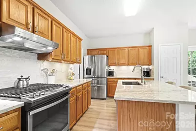 4710 Kirkgard Trail, Charlotte, NC 28269 - Photo 11