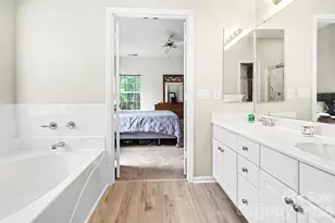 4710 Kirkgard Trail, Charlotte, NC 28269 - Photo 17