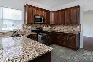 11807 Song Sparrow Ln, Charlotte, NC 28269 - Photo 9