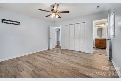 9902 Forest Drive, Charlotte, NC 28216 - Photo 23