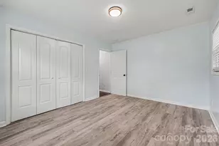 9902 Forest Dr, Charlotte, NC 28216 - Photo 27