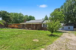 9902 Forest Dr, Charlotte, NC 28216 - Photo 3