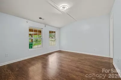 9902 Forest Drive, Charlotte, NC 28216 - Photo 25