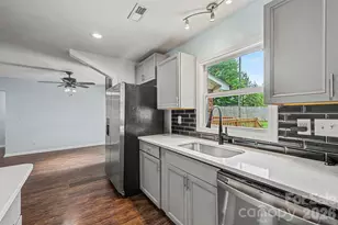 9902 Forest Dr, Charlotte, NC 28216 - Photo 13