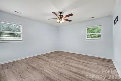 9902 Forest Drive, Charlotte, NC 28216 - Photo 19
