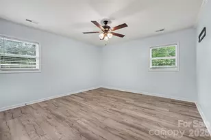 9902 Forest Dr, Charlotte, NC 28216 - Photo 19