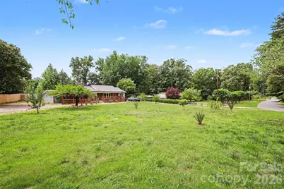 9902 Forest Drive, Charlotte, NC 28216 - Photo 31