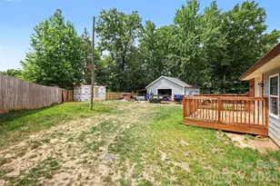 9902 Forest Dr, Charlotte, NC 28216 - Photo 37