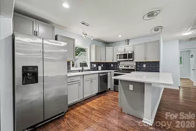 9902 Forest Drive, Charlotte, NC 28216 - Photo 11