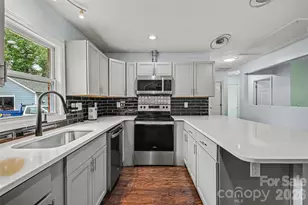 9902 Forest Dr, Charlotte, NC 28216 - Photo 17