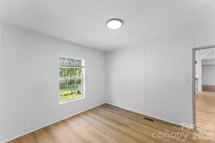 17 Windy Acres Dr, Hendersonville, NC 28792 - Photo 21