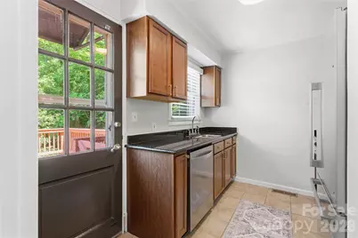 525 Wakefield Drive, Charlotte, NC 28209 - Photo 11