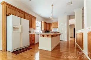 9425 Briarwick Ln, Charlotte, NC 28277 - Photo 7