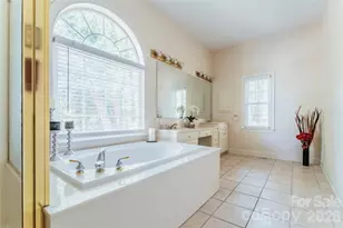 9425 Briarwick Ln, Charlotte, NC 28277 - Photo 21