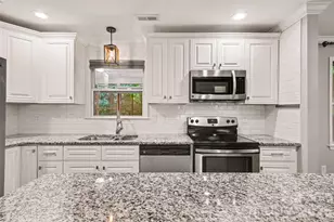 7111 Cedar Lake Ct, Charlotte, NC 28226 - Photo 5