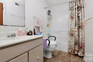 1906 Meadowlark Ln, Charlotte, NC 28210 - Photo 15