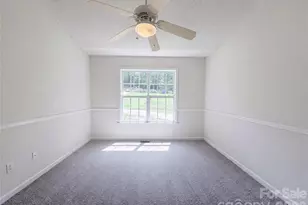 221 Grandview Dr, Statesville, NC 28677 - Photo 9
