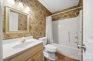 5666 Gold Creek Bay Dr, Hickory, NC 28601 - Photo 37