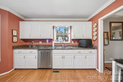 5666 Gold Creek Bay Drive, Hickory, NC 28601 - Photo 9