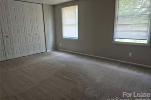 8205 Eveningwood Ct, Charlotte, NC 28226 - Photo 17