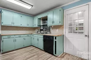 1809 31st St NE, Hickory, NC 28601 - Photo 9