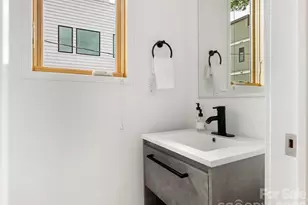 915 Westbrook Dr, Charlotte, NC 28202 - Photo 13