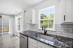 8502 Appledale Dr, Charlotte, NC 28262 - Photo 11