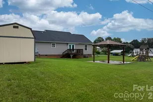 2407 Dellinger Dr, Newton, NC 28658 - Photo 13