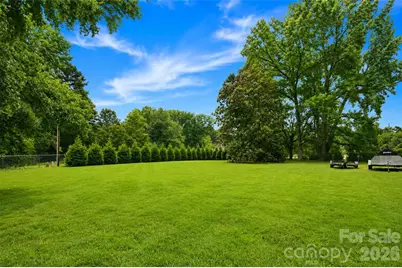 7904 Saddleview Court, Charlotte, NC 28215 - Photo 35