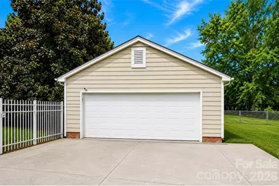 7904 Saddleview Court, Charlotte, NC 28215 - Photo 27