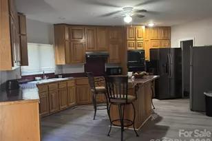 7825 Plott Rd, Charlotte, NC 28215 - Photo 9