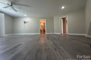 7825 Plott Rd, Charlotte, NC 28215 - Photo 21