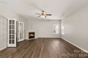 8120 Nikki Cole Dr, Charlotte, NC 28215 - Photo 5
